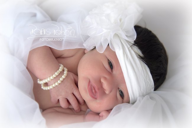 blanco-angel-ternura-belleza-expresan-las-fotos-de-bebes-recien-nacidos-tomadas-por-doris-pabon